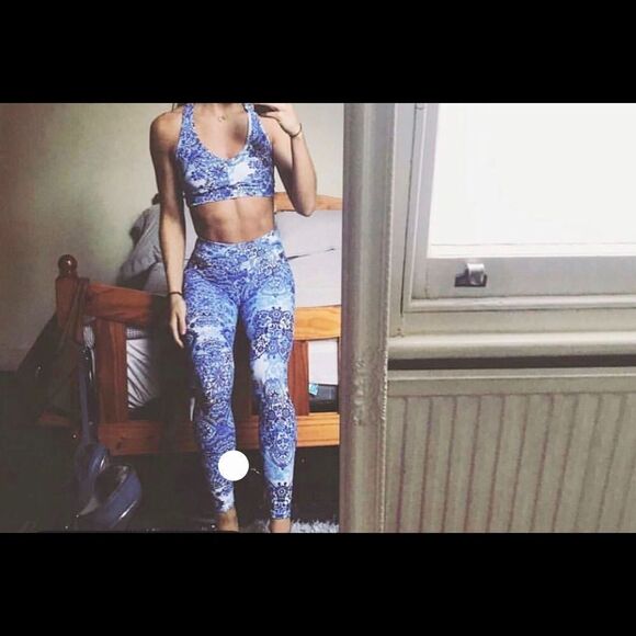 Blue & White Paisley Gym Capri Leggings UK SZ XS - Picture 6 of 8